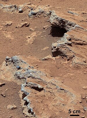 PIA17062-MarsCuriosityRover-HottahRockOutcrop-20120915