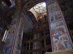St John the Baptist church interior1