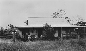 StateLibQld 1 292295 Hervey's Range Hotel, Townsville region, ca. 1930