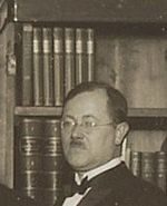 Wander Johannes de Haas (1878-1960). De huldiging van Professor Lorentz bij de Hollandse Maatschappij der Wetenschappen in 1925 (cropped).jpg