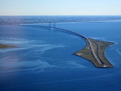 Øresund Bridge from the air in September 2015