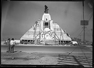 001580-001 MONUMENTO CONMEMORATIVO A LA FUNDACIÓN DE MÉXICO ENERO 14 1941 (31678526541)