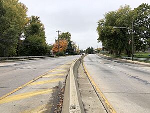 2022-10-24 13 55 13 View west along Hook Road just west of Clifton Avenue in Darby Township, Delaware County, Pennsylvania