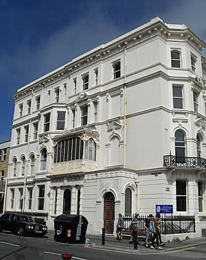 33 Palmeira Mansions, Hove (NHLE Code 1204933)