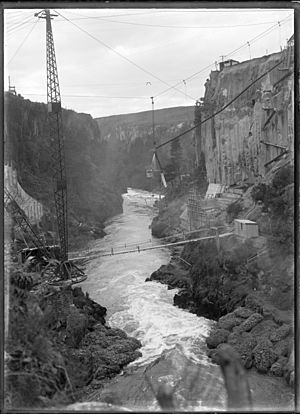 Arapuni gorge during the implementation of the Arapuni hydro-electric power scheme, ca 1929