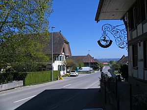 Büren zum Hof - im Dorf