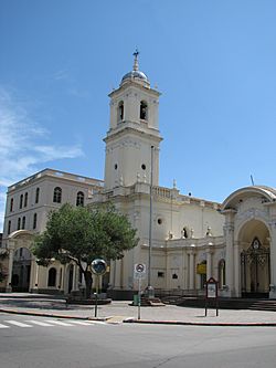 Cathedrale Jujuy.JPG