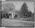 Detailed view of the south lawn of the Swift House, facing north. - High Uptown Neighborhood, Second Avenue from 1523 to 1645, Columbus, Muscogee County, GA HABS GA,108-COLM,42-23