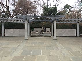 George Mason Memorial (December 2014).jpg