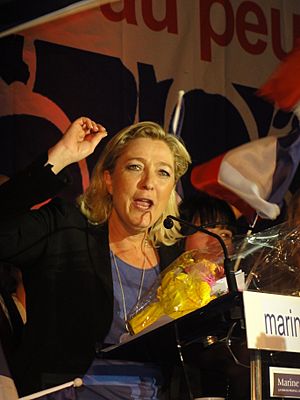 Hénin-Beaumont - Marine Le Pen au Parlement des Invisibles le dimanche 15 avril 2012 (M)