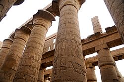 Hypostyle column in the Temple of Amun - panoramio.jpg