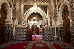 Inside of a mosque in Fes (5364764412)
