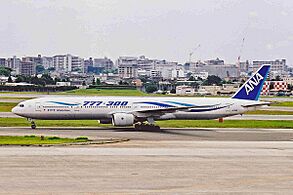 JA751A 1 B777-481 ANA All Nippon(777 logojet) ITM 13JUL01 (7062502863)