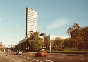 Mathematics Tower, Oxford Road, Manchester 1985.jpg