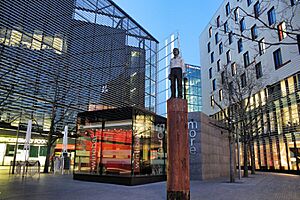 More London (416993451)