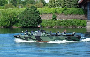 PT-658 near the Broadway Bridge in Portland, Oregon (2012)