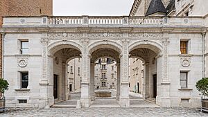Pau Castle Entrance