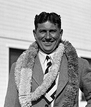 Paul C. Bragg with leis, 1932.jpg