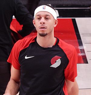 Seth Curry against the Cleveland Cavaliers (cropped)