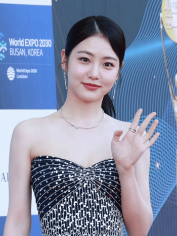 Shin Yeeun at the 2nd Blue Dragon Series Awards, 19 July 2023 01.png