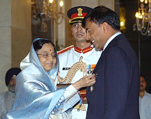 The President, Smt. Pratibha Devisingh Patil presenting the Padma Vibhushan to Shri Lakshmi Niwas Mittal at Civil Investiture-II Ceremony, at Rashtrapati Bhavan, in New Delhi on May 10, 2008