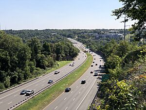2024-09-03 10 59 57 View east along Interstate 280 (Essex Freeway) from the cliffs on the south side of the highway just west of Exit 7 in West Orange Township, Essex County, New Jersey