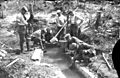 Bundesarchiv Bild 104-0153, Argonnen, Soldaten beim Wasserholen