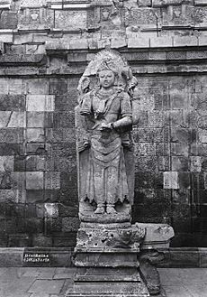 COLLECTIE TROPENMUSEUM Mahadewa in de Lara Djonggrang hindoe-tempel te Prambanan TMnr 60033679