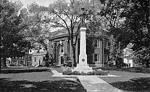 Courthouse, Warrenton (22149214921)