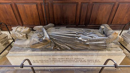 Effigy of Rollo of Normandy, Notre-Dame de Rouen-8542