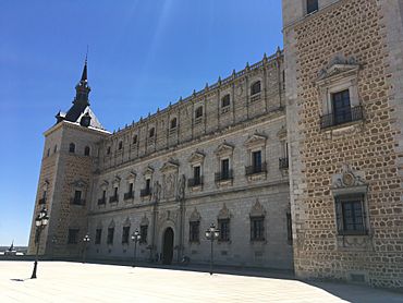 Fachada norte del Alcázar de Toledo (España).jpg