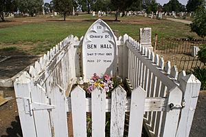 Grave of Ben Hall, Bushranger, Forbes NSW Australia.jpg