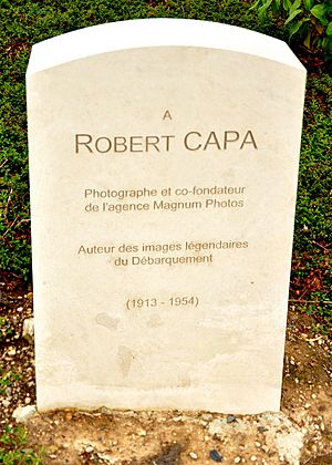 Lápida de Robert Capa (cropped)