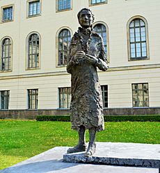 Lise Meitner Denkmal Unter den Linden Berlin (3)