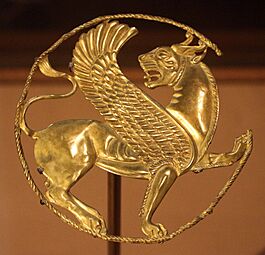 Periodo achemenide, tondo con leone alato d'oro, 550-300 ca