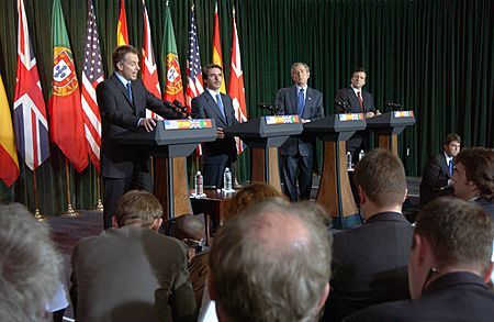 President George W. Bush, Prime Minister Jose Manuel Durao Barroso, Prime Minister Tony Blair, and Prime Minister Jose Maria Aznar conduct a joint press briefing