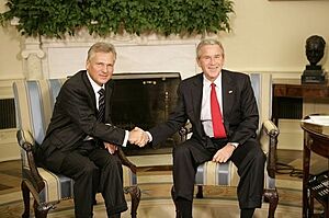 President George W. Bush and Poland's President Aleksander Kwasniewski shake hands as they meet with reporters in the Oval Office at the White House