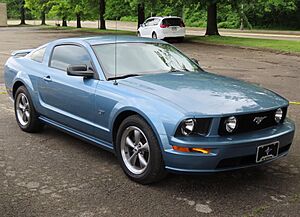2005 Ford Mustang GT Deluxe Coupe, front right, 07-02-2023