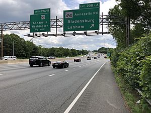 2019-05-27 13 17 11 View south along the inner loop of the Capital Beltway (Interstate 95 and Interstate 495) at Exit 20 (Maryland State Route 450-Annapolis Road, Bladensburg, Lanham) in New Carrollton, Prince George's County, Maryland
