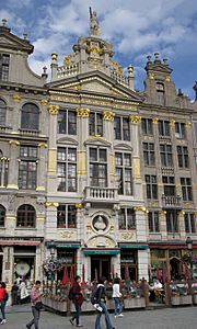 Bruxelles, Grand-Place, la Chaloupe d'Or après rénovation - panoramio