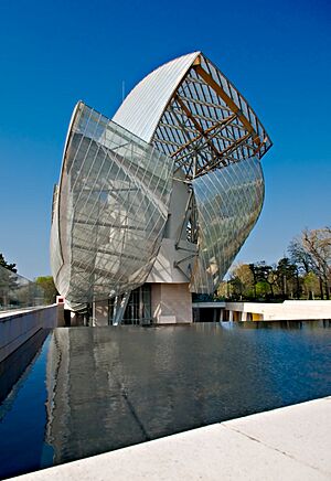 Fondation Louis Vuitton - Paris (50569906682).jpg