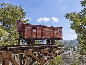 ISR-2015-Jerusalem-Yad Vashem-Wagon monument 01