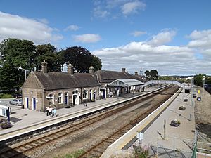 Inverurie railway station (platform), August 2013