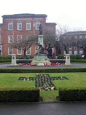 Macclesfield War Memorial. (5999327401)