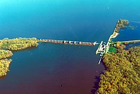 Mississippi River Lock and Dam number 13.jpg