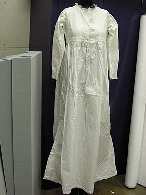 Nightgown (AM 13063-1)