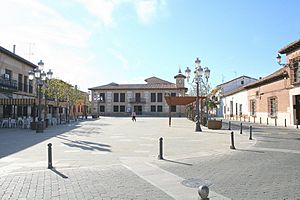 Plaza de la Constitucion and City Hall. El Casar (Guadalajara).jpg