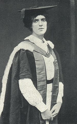 University of Liverpool Bachelor of Engineering graduation portrait photograph of Nina Cameron Graham, 1912