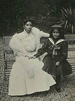 Queen Ranavalona III with grandniece Marie-Louise, ca. 1905 (cropped)