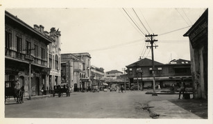 Straat in Iloilo City, Panay island, Western Visayas, in de Philippijnen, KITLV 1402348f